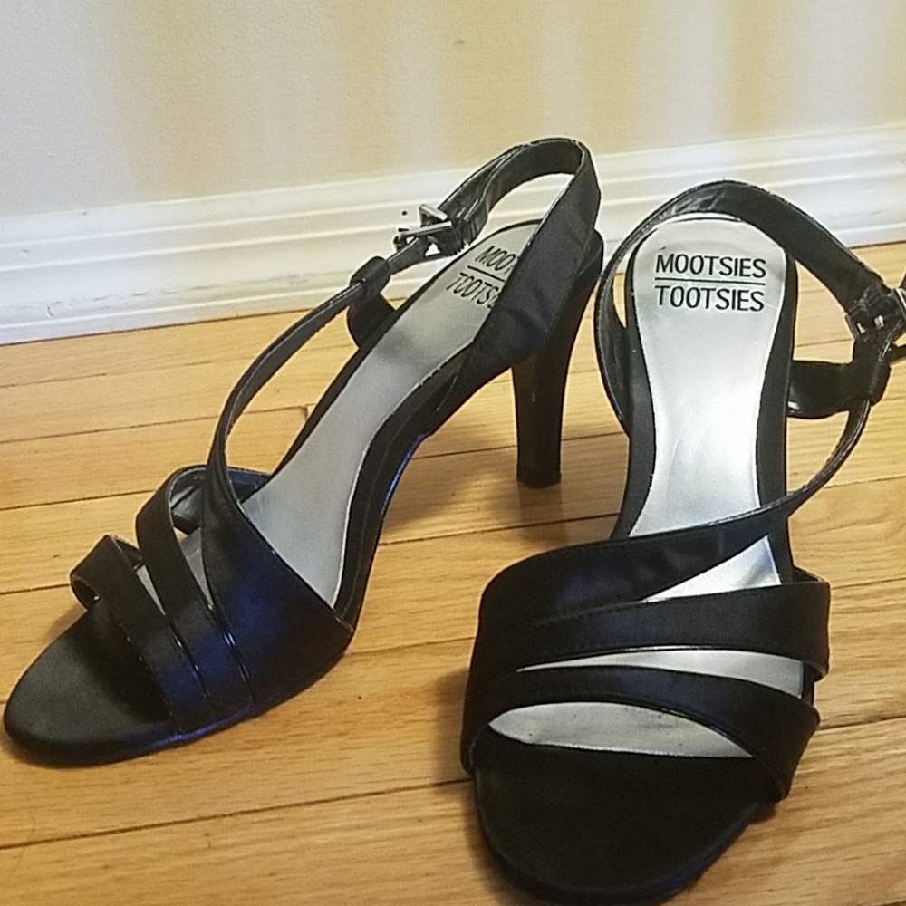 {Mootsies Tootsies} Strappy black heels